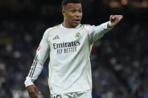 “Isso não é o Real Madrid”: Mbappé reclama e Arbeloa o desmente