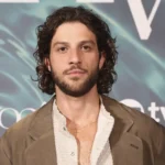 João Vicente diz que ator da Globo 'imita' Chay Suede e causa euforia na web