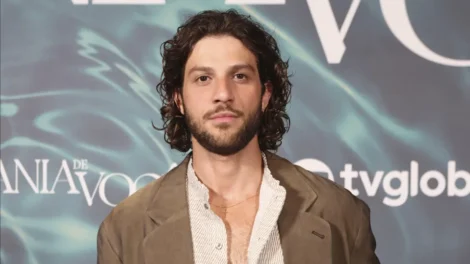 João Vicente diz que ator da Globo 'imita' Chay Suede e causa euforia na web