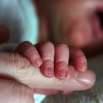Justiça condena hospital de Goiás por troca de bebês
