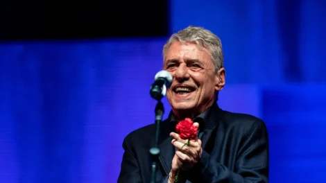 Justiça do Rio decide a favor de Chico Buarque contra a Meta