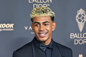 Lamine Yamal oficializa relação com influencer; veja imagens do casla