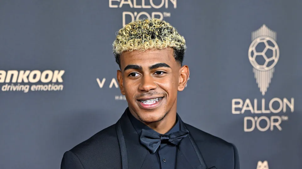 Lamine Yamal oficializa relação com influencer; veja imagens do casla