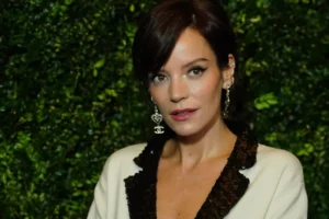 Lily Allen pulica que quer 'dançar com gays na Zig' e 'conhecer a Patixa' em SP