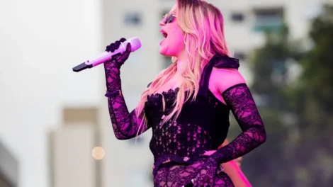 Luísa Sonza enfrenta chuva, falhas técnicas e desmaios em show da Virada Cultural