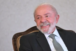 Lula assina MP e zera "taxa das blusinhas"