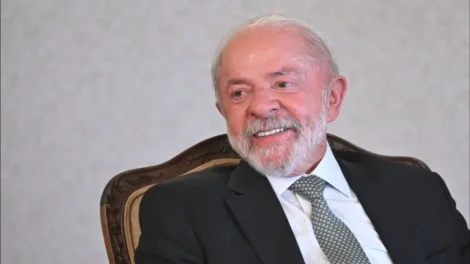 Lula assina MP e zera "taxa das blusinhas"