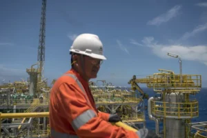 Lula defende explorar petróleo na margem equatorial antes que Trump 'ache que é dele'