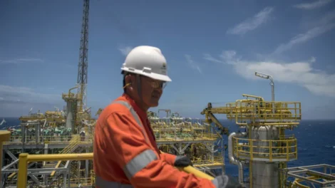Lula defende explorar petróleo na margem equatorial antes que Trump 'ache que é dele'