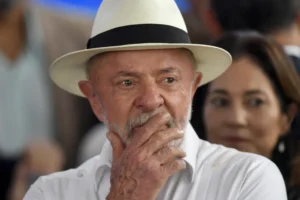 Lula faz radioterapia após retirar lesão de câncer de pele no couro cabeludo