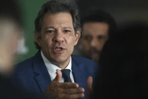 Lula sempre foi contra a taxa das blusinhas, afirma Haddad