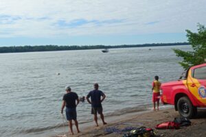 Mãe e filha morrem após veículo cair no Rio Paraná, em Porto Rico