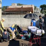 Mãe e filho sofrem ferimentos graves após acidente de trânsito no Jardim Alvorada, em Maringá