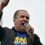 Malafaia diz ser alvo de perseguição do STF em culto ao lado de Flávio Bolsonaro no Rio