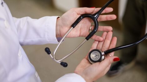 Maringá amplia prazo de inscrição para preenchimento de 43 vagas para médicos plantonistas