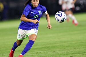 Marta volta à seleção feminina para 2 amistosos contra EUA no Brasil
