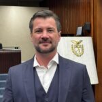 Médico de Maringá recebe honraria por trajetória dedicada à saúde e à medicina paranaense