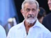 Mel Gibson é flagrado aos beijos com atriz 26 anos mais nova em Roma