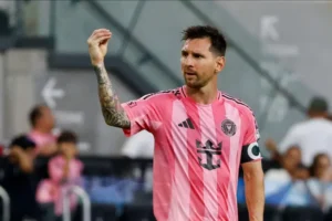 Messi tem inflamação na coxa e pode perder amistosos da seleção, diz jornal