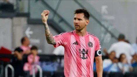 Messi tem inflamação na coxa e pode perder amistosos da seleção, diz jornal