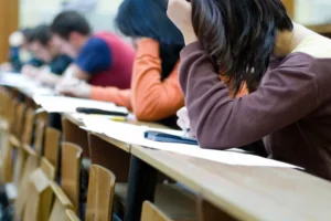 Metade dos estudantes não vê debate antirracista na escola, diz estudo