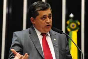 Ministro de Lula diz que 'taxa das blusinhas' foi erro e que elo Flávio-Master vai para campanha
