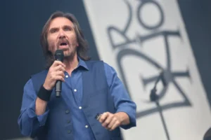 Morre Dennis Locorriere, fundador da banda Dr. Hook, aos 76 anos