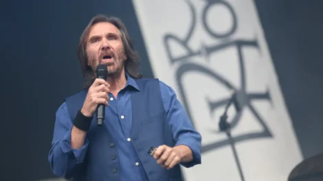 Morre Dennis Locorriere, fundador da banda Dr. Hook, aos 76 anos