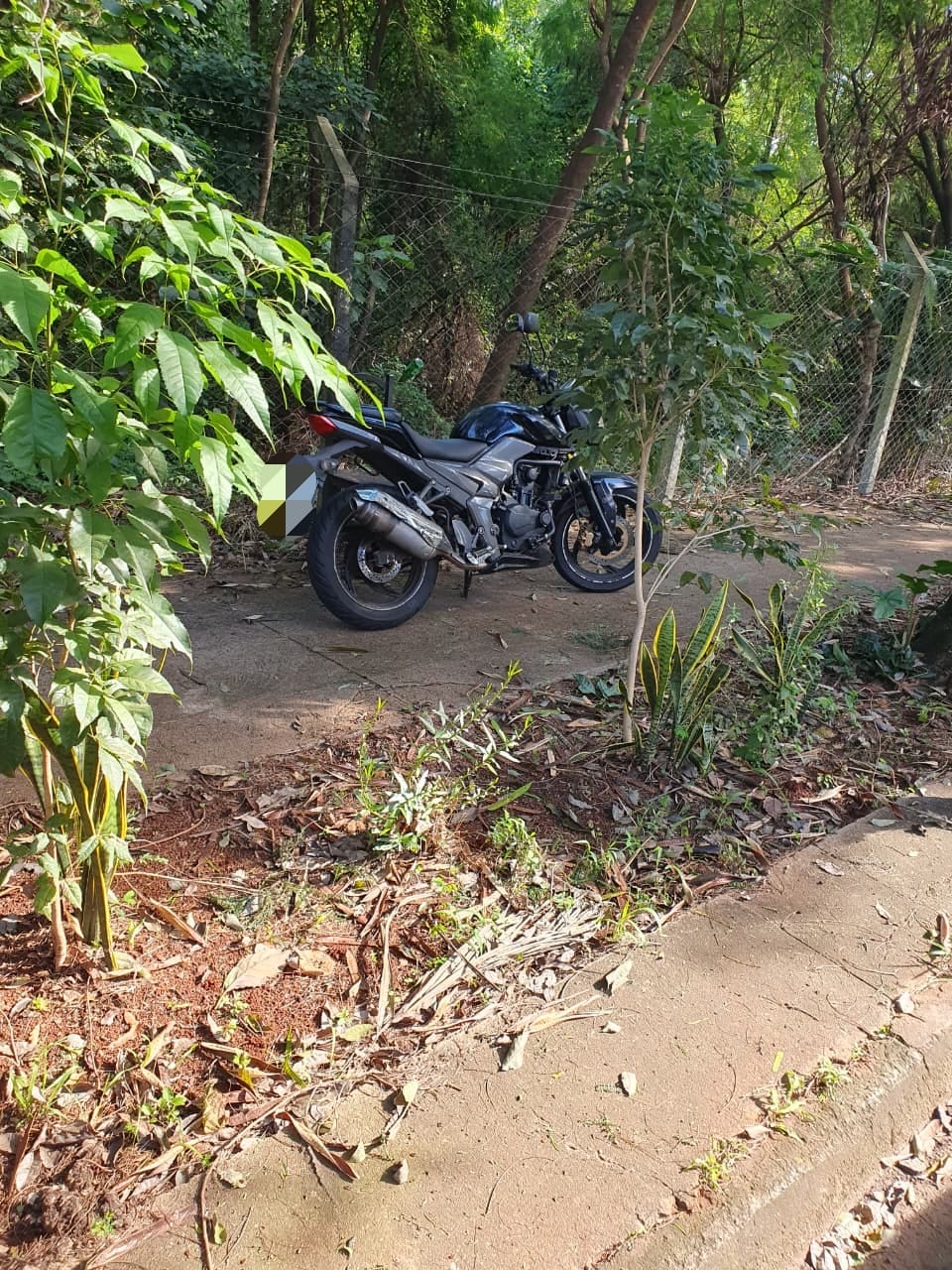 Motocicleta furtada é encontrada abandonada menos de uma hora após crime em Maringá