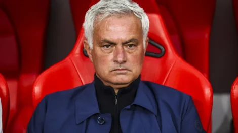 Mourinho adia decisão sobre futuro e diz que não falou com o Real Madrid