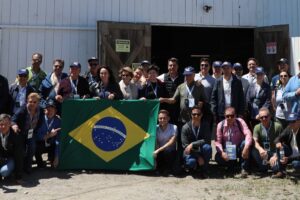 Na Califórnia, produtores do Paraná conhecem o uso de robôs no meio rural