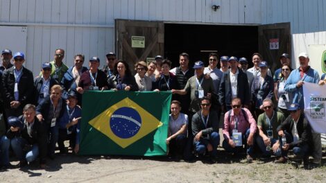 Na Califórnia, produtores do Paraná conhecem o uso de robôs no meio rural