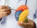 Neurologistas alertam: 5 hábitos comuns que afetam a saúde do cérebro