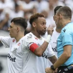 Neymar deixa jogo após erro da arbitragem e Santos é atropelado pelo Coxa