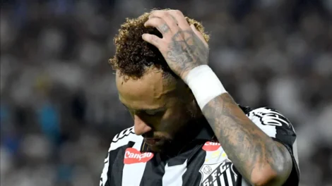Neymar quebra silêncio sobre desentendimento com Robinho Jr: "Do futebol"