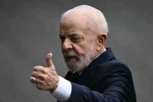 "Ninguém respeita lambe-botas", diz Lula sobre reunião com Trump