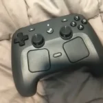 Novo controle da Valve grita quando cai no chão e viraliza; veja o vídeo