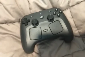 Novo controle da Valve grita quando cai no chão e viraliza; veja o vídeo