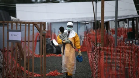 OMS declara emergência global por surto de ebola em dois países africanos