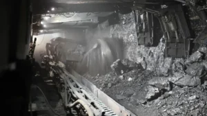 Oito mortos e dezenas de trabalhadores presos em mina de carvão na China