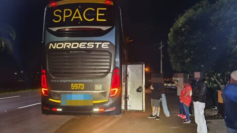 Ônibus que fazia a linha Foz do Iguaçu a São Paulo é assaltado na PR-317, em Floresta