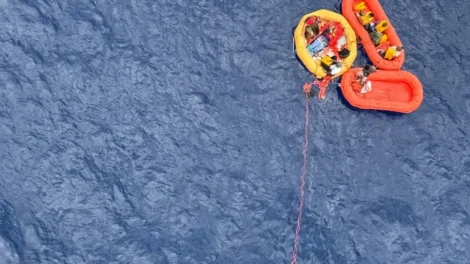 Onze pessoas resgatadas com vida após queda de avião no mar: "Milagre"