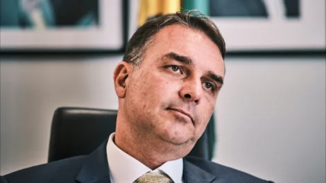 Operação contra Castro agrava cenário em reduto de Flávio Bolsonaro