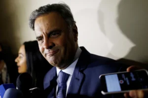 PSDB discute lançar Aécio Neves à Presidência para aproveitar desgaste de Flávio Bolsonaro