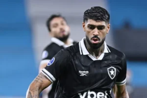 Palmeiras anuncia contratação do zagueiro Alexander Barboza, ex-Botafogo