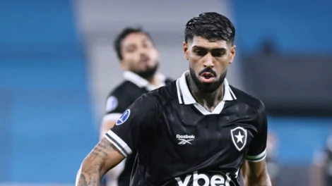 Palmeiras anuncia contratação do zagueiro Alexander Barboza, ex-Botafogo
