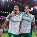 Palmeiras aproveita expulsão, bate Flamengo e abre 7 pontos no Brasileirão
