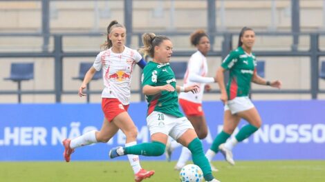 Palmeiras vence Bragantino e dorme na liderança do Brasileiro Feminino