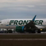 Pedestre morre atropelado por avião no aeroporto de Denver; há 12 feridos