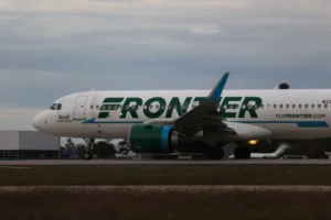Pedestre morre atropelado por avião no aeroporto de Denver; há 12 feridos